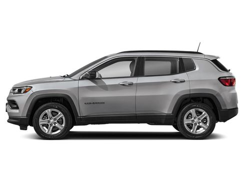Used 2024 Jeep Compass Latitude AWD/4WD image 3
