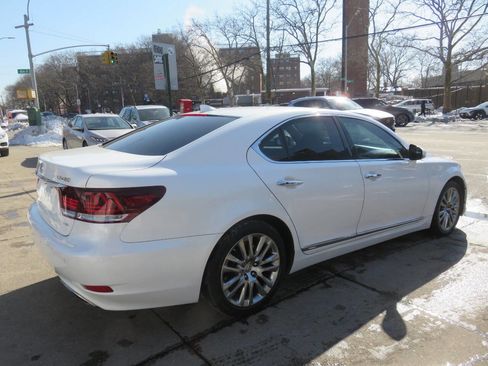 Used 2014 Lexus LS 460 AWD image 4