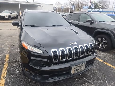 Used 2016 Jeep Cherokee Latitude image 2