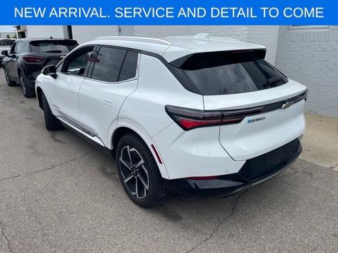 Used 2024 Chevrolet Equinox EV LT FWD image 4