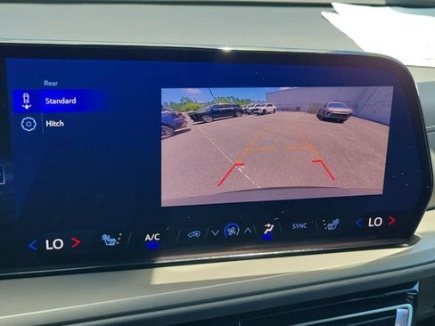Certified 2025 Chevrolet Traverse LT FWD image 35