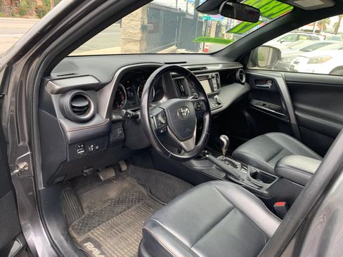 Used 2017 Toyota RAV4 SE FWD image 14
