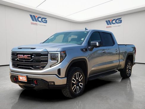 Used 2024 GMC Sierra 1500 AT4 w/ Technology Package AWD/4WD image 5