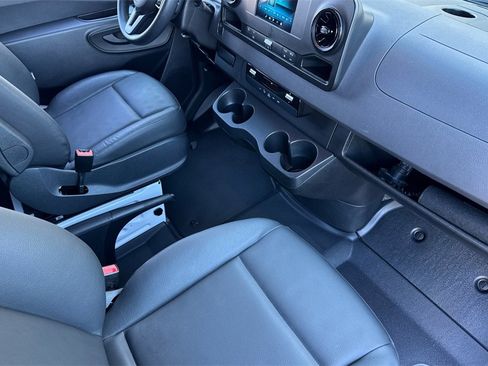 Used 2024 Mercedes-Benz Sprinter 2500 image 14