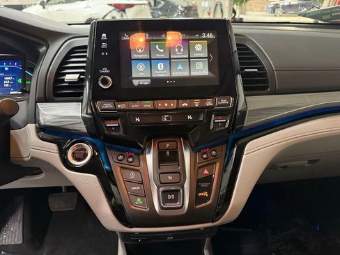 Used 2024 Honda Odyssey Elite image 12
