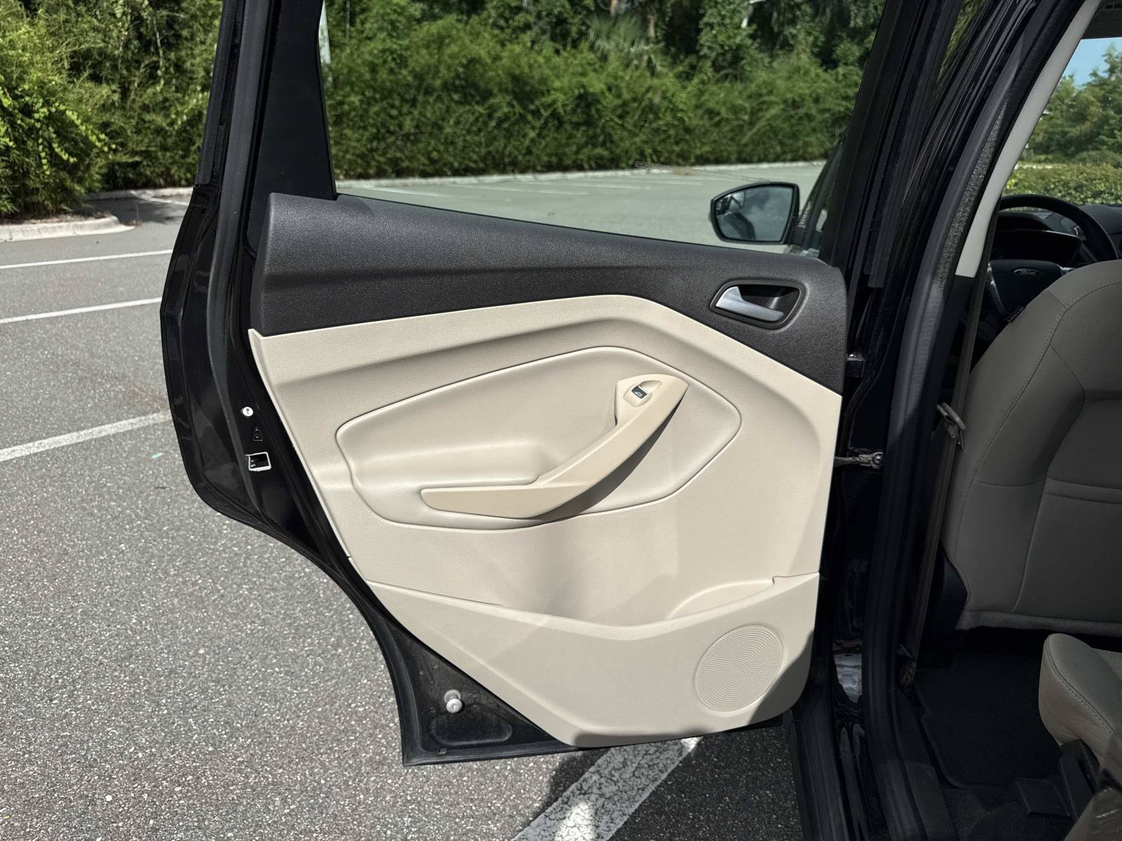 Used 2018 Ford C-MAX SE w/ Equipment Group 201A FWD image 9