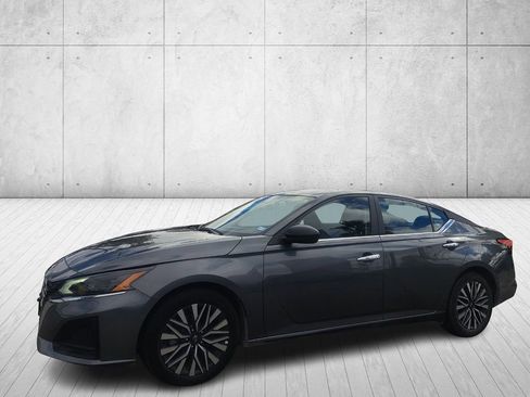 Used 2025 Nissan Altima 2.5 SV image 9