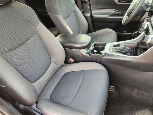 Used 2021 Toyota RAV4 LE image 14