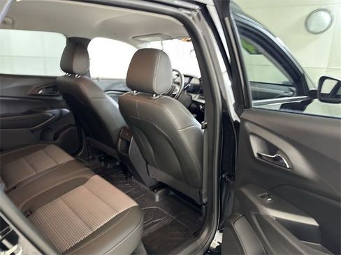 Used 2024 Chevrolet Trax LT w/ Driver Confidence Package image 32