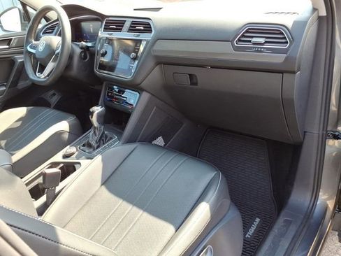 Used 2022 Volkswagen Tiguan SE image 10