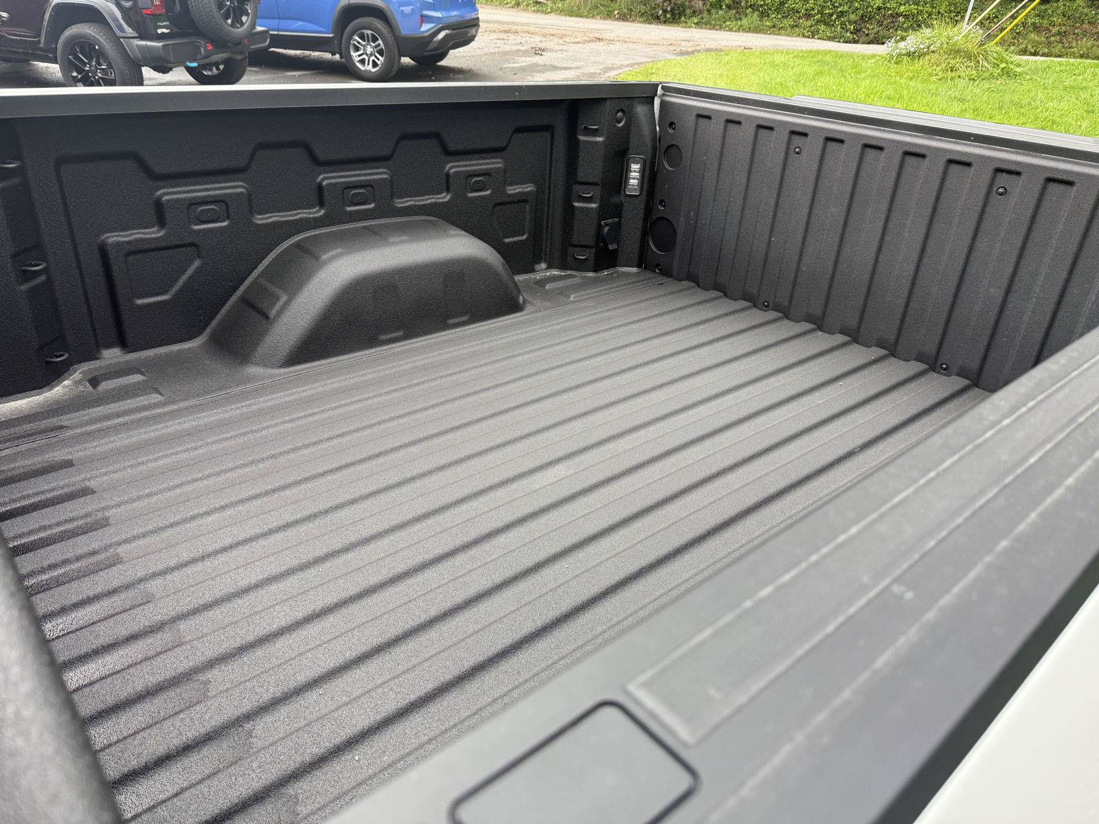 New 2026 Chevrolet Silverado 1500 RST w/ Redline Edition AWD/4WD image 21