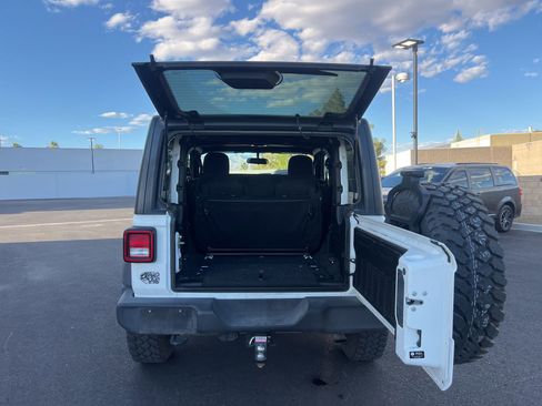 Used 2022 Jeep Wrangler Sport AWD/4WD image 16