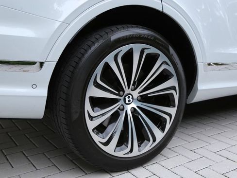 Used 2021 Bentley Bentayga image 75