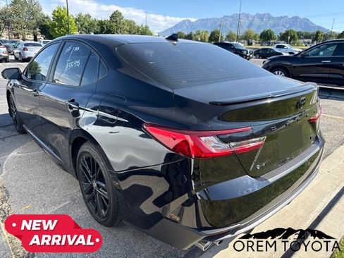 Used 2025 Toyota Camry SE FWD image 8