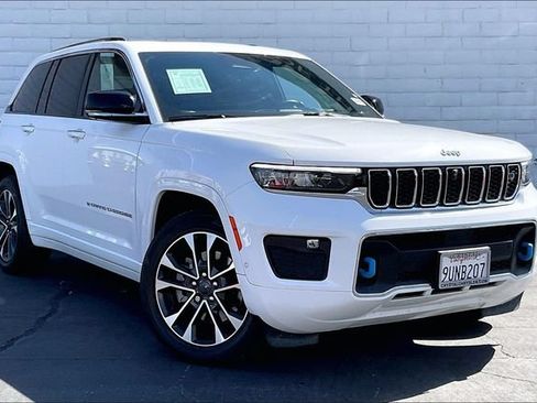 Used 2023 Jeep Grand Cherokee Overland w/ Advanced Protech Group III AWD/4WD image 12