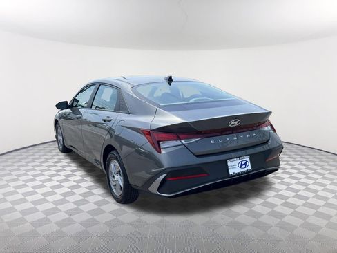 Used 2024 Hyundai Elantra SE FWD image 9