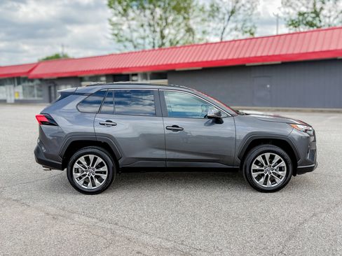 Used 2023 Toyota RAV4 XLE Premium image 13