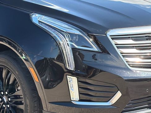 Used 2018 Cadillac XT5 Premium Luxury FWD image 4