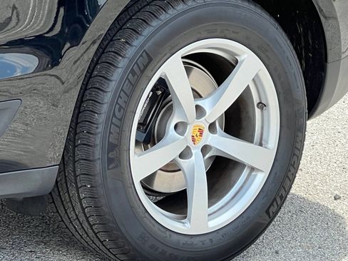 Certified 2017 Porsche Macan AWD/4WD image 13