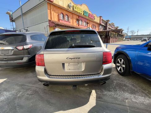 Used 2004 Porsche Cayenne image 3