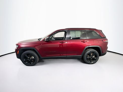 Used 2023 Jeep Grand Cherokee Limited w/ Black Appearance Package AWD/4WD image 8