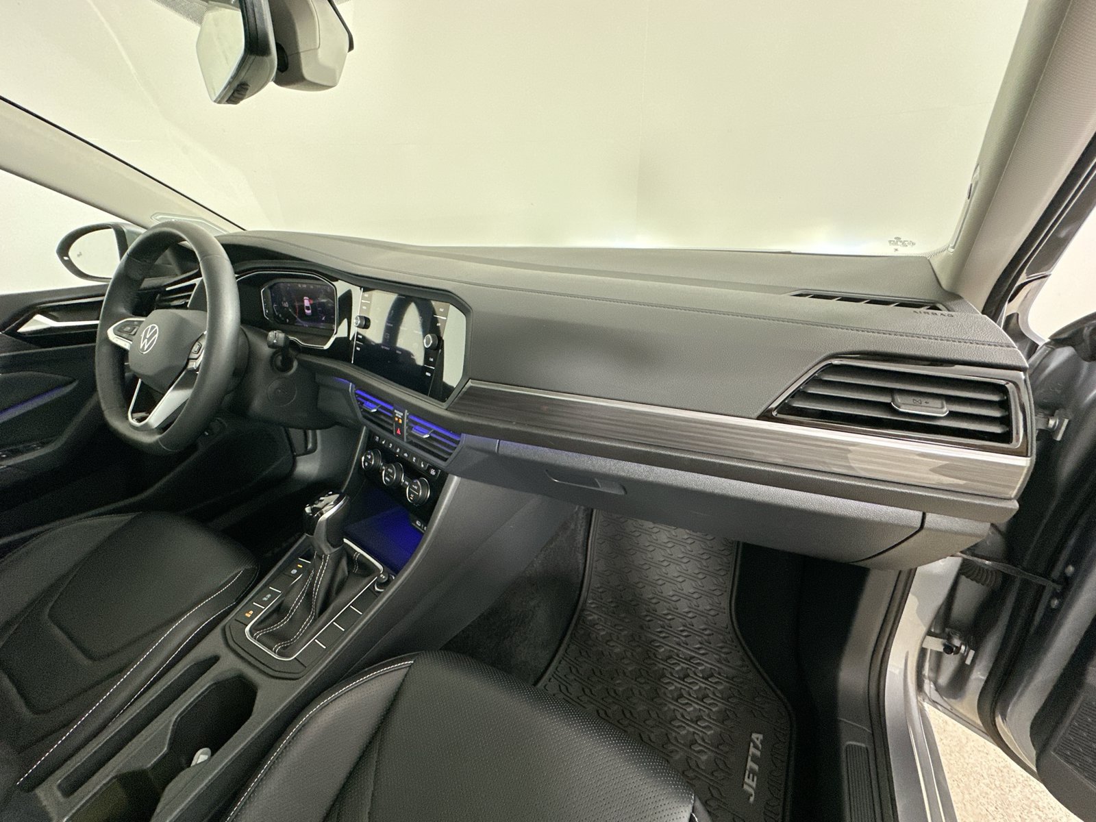 Certified 2024 Volkswagen Jetta SEL FWD image 44