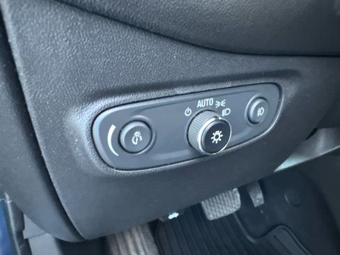 Used 2020 Chevrolet Equinox LT w/ Driver Convenience Package image 19