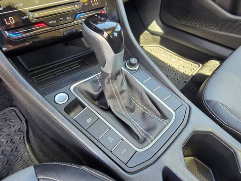 Used 2025 Volkswagen Jetta SE w/ Sunroof Package FWD image 22