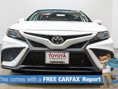 Used 2022 Toyota Camry SE w/ Carpet Mat Package (TMS) AWD/4WD image 2