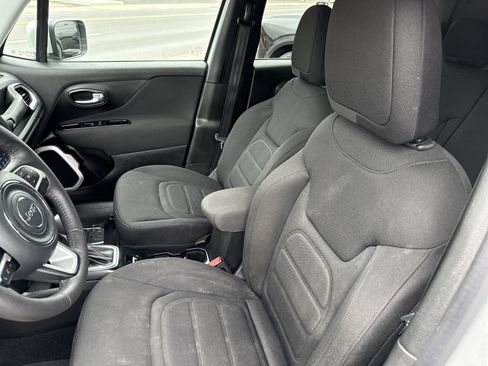 Used 2020 Jeep Renegade Latitude w/ Cold Weather Group AWD/4WD image 12