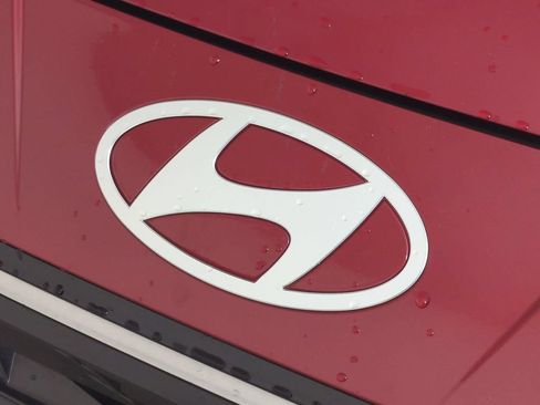 Used 2025 Hyundai Elantra Limited FWD image 13