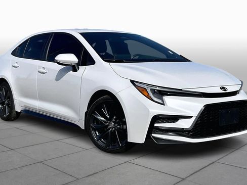 Used 2023 Toyota Corolla XSE image 3