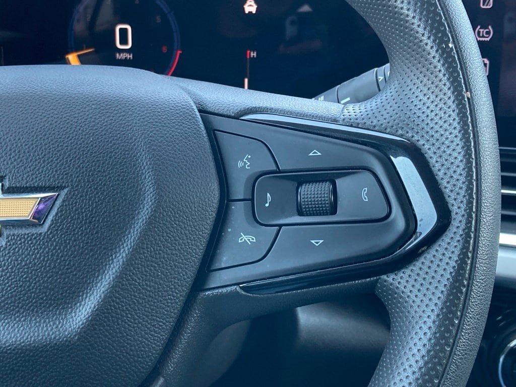 Used 2025 Chevrolet Trax LT FWD image 17