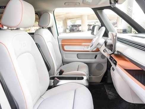 New 2025 Volkswagen ID. Buzz 1st Edition AWD/4WD image 17