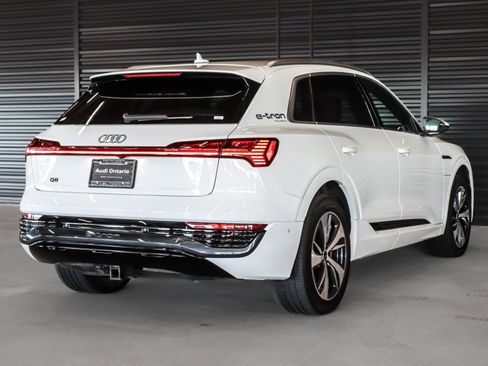 Used 2024 Audi Q8 e-tron Premium Plus image 16