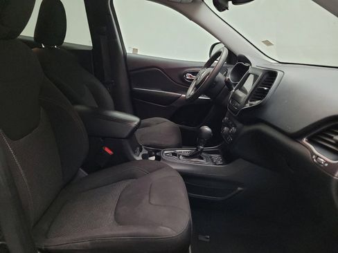 Used 2021 Jeep Cherokee Latitude FWD image 21
