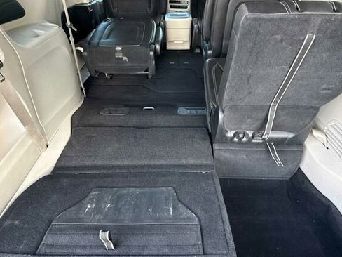 Used 2023 Chrysler Pacifica Touring-L image 16