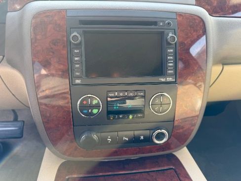 Used 2010 Chevrolet Suburban LTZ image 28