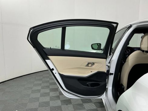 Certified 2025 BMW 330i xDrive Sedan w/ Convenience Package AWD/4WD image 25