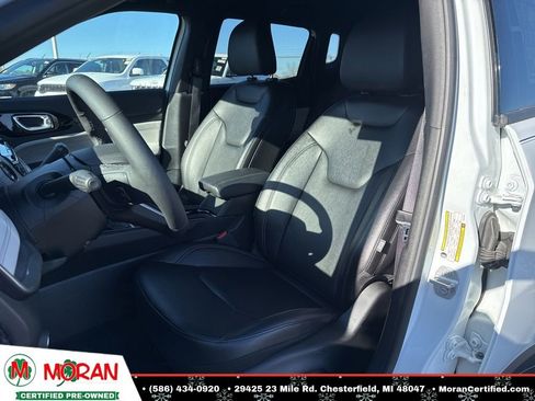 Used 2025 Jeep Compass Limited image 11