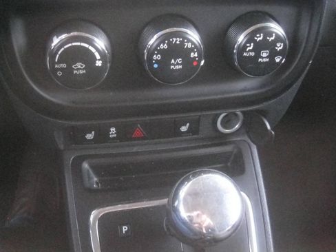 Used 2016 Jeep Patriot Latitude AWD/4WD image 21