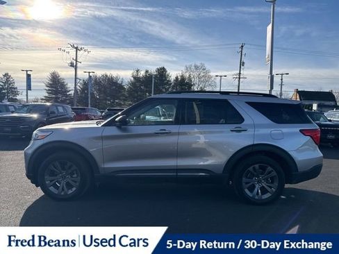 Certified 2022 Ford Explorer XLT w/ Equipment Group 202A image 4