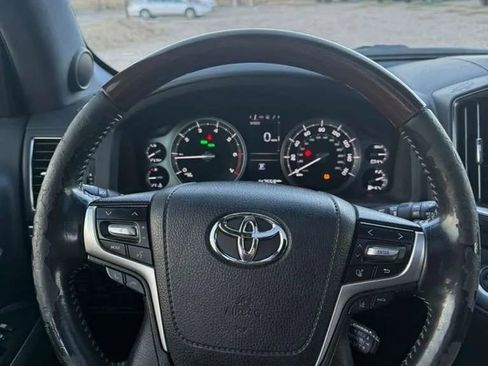 Used 2016 Toyota Land Cruiser Sport Utility 4D image 19