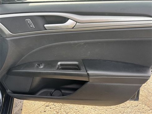 Used 2020 Ford Fusion SE image 13