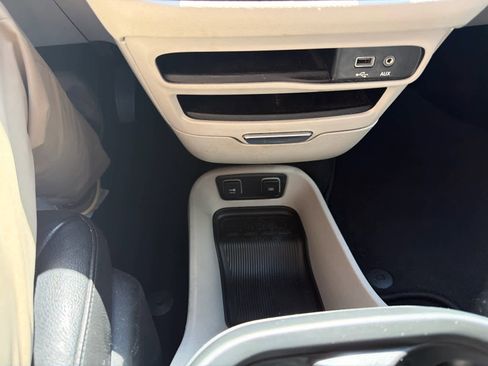 Used 2020 Chrysler Pacifica Touring-L image 27