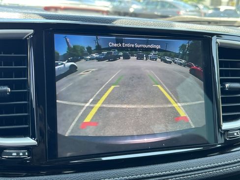 Used 2023 Chrysler Pacifica Touring-L FWD image 19