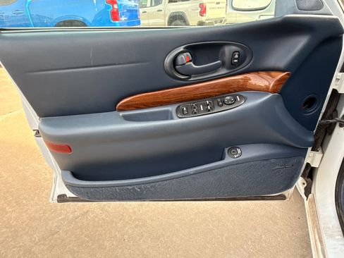 Used 2000 Buick Le Sabre Custom w/ Luxury Opt Pkg image 11