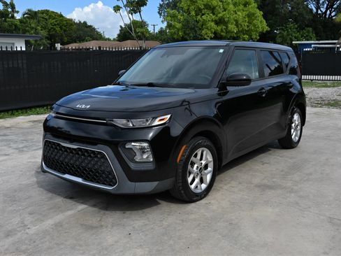 Used 2022 Kia Soul LX w/ Technology Package FWD image 3