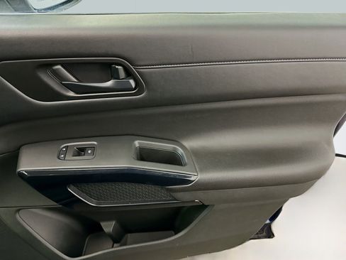 Used 2023 Nissan Pathfinder SV image 33