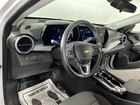 Used 2024 Chevrolet Trax LT w/ Driver Confidence Package FWD image 20